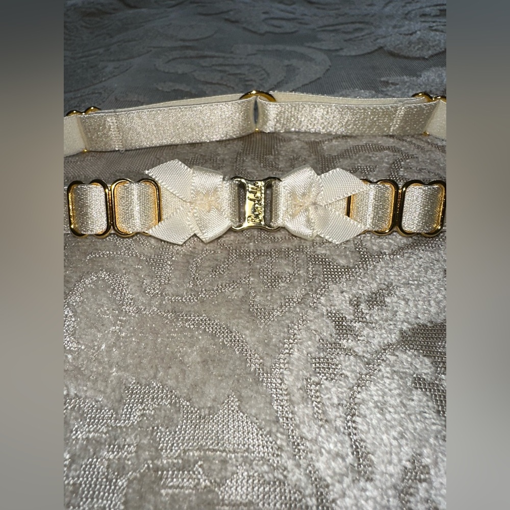 NWOT Bordelle Ivory Bondage Collar with Classic Embellishments and Bows - Picture 3 of 8